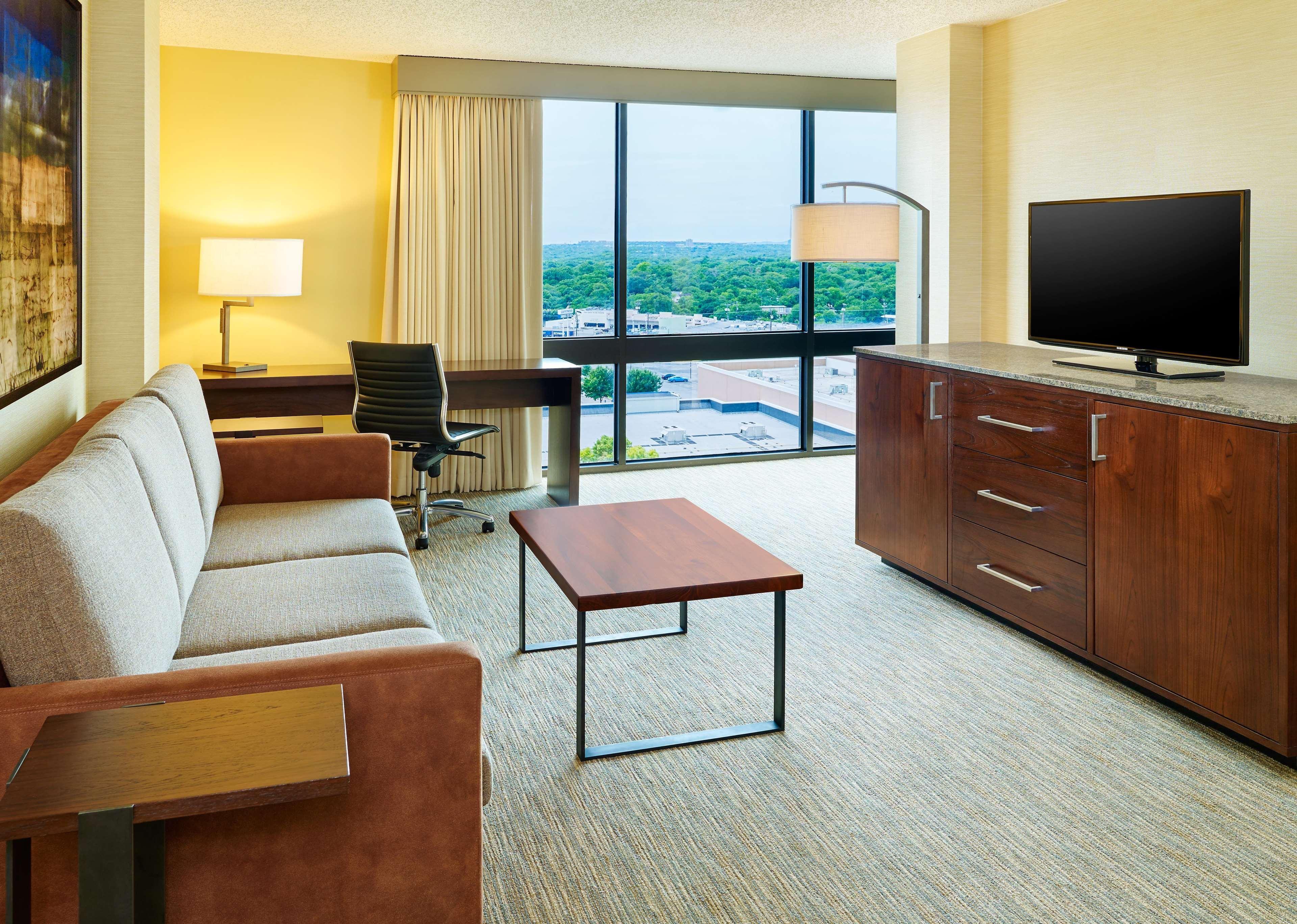 Отель Doubletree By Hilton San Antonio Airport Экстерьер фото