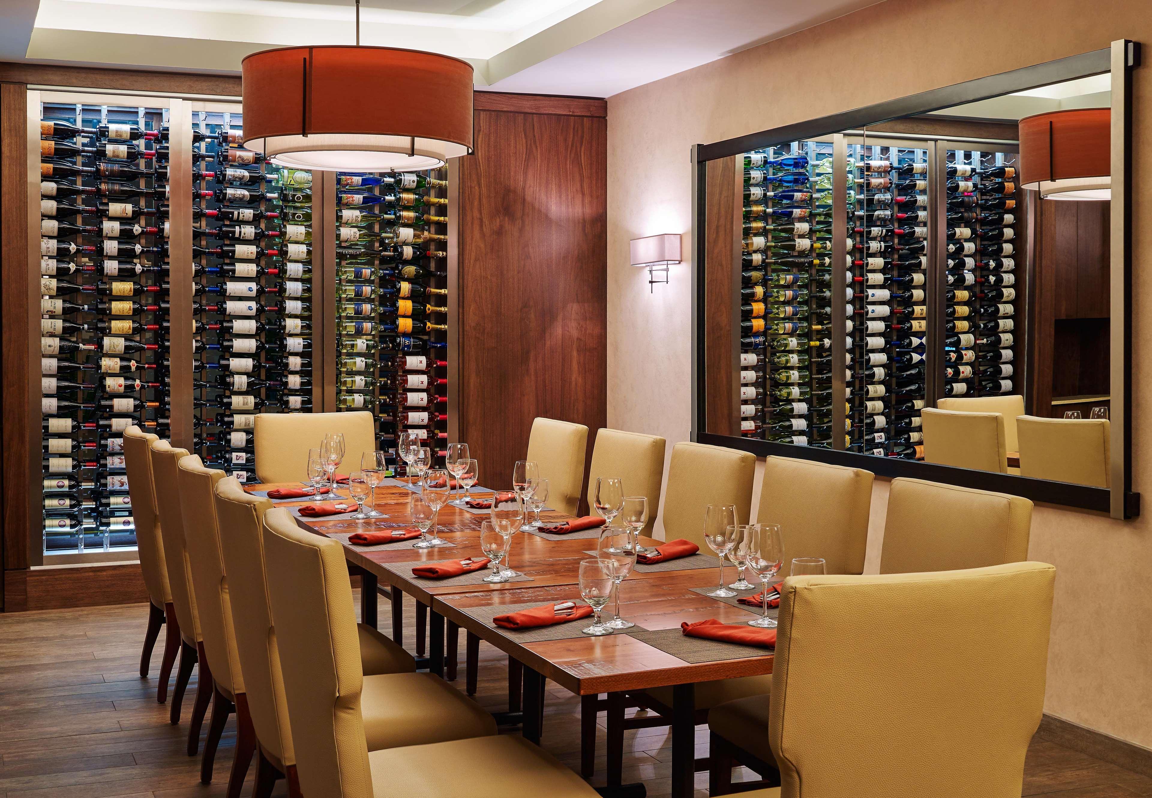 Отель Doubletree By Hilton San Antonio Airport Экстерьер фото