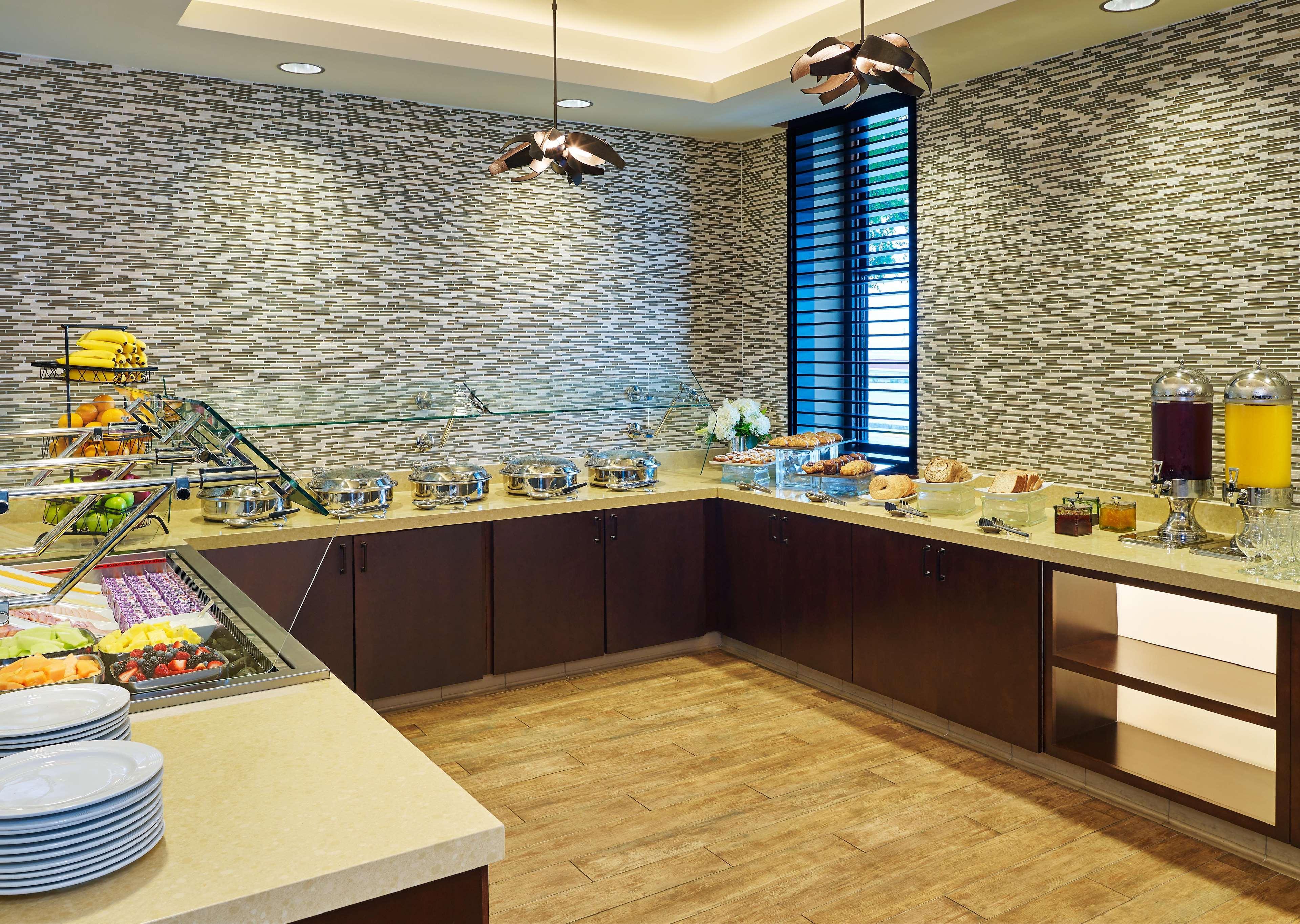 Отель Doubletree By Hilton San Antonio Airport Экстерьер фото