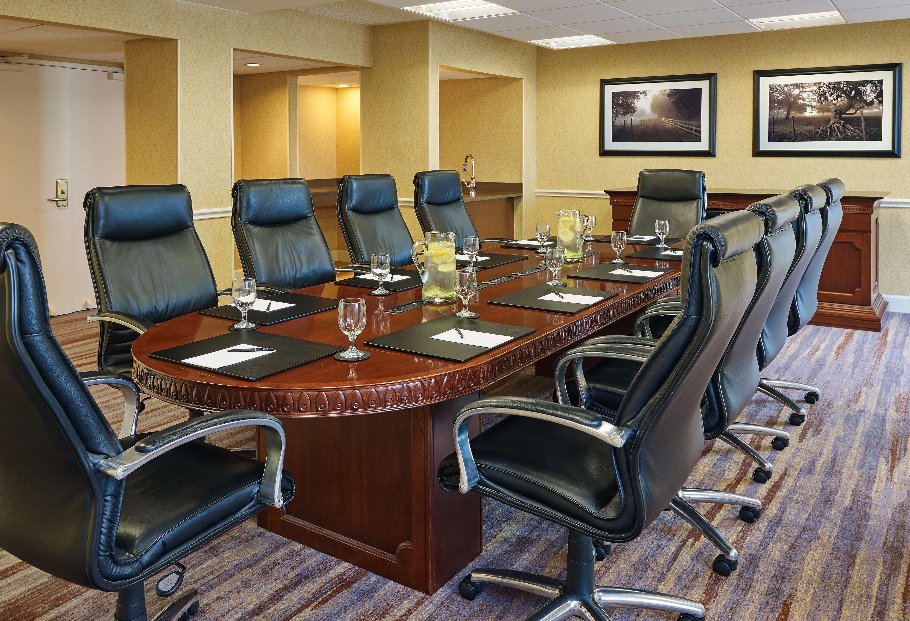 Отель Doubletree By Hilton San Antonio Airport Экстерьер фото