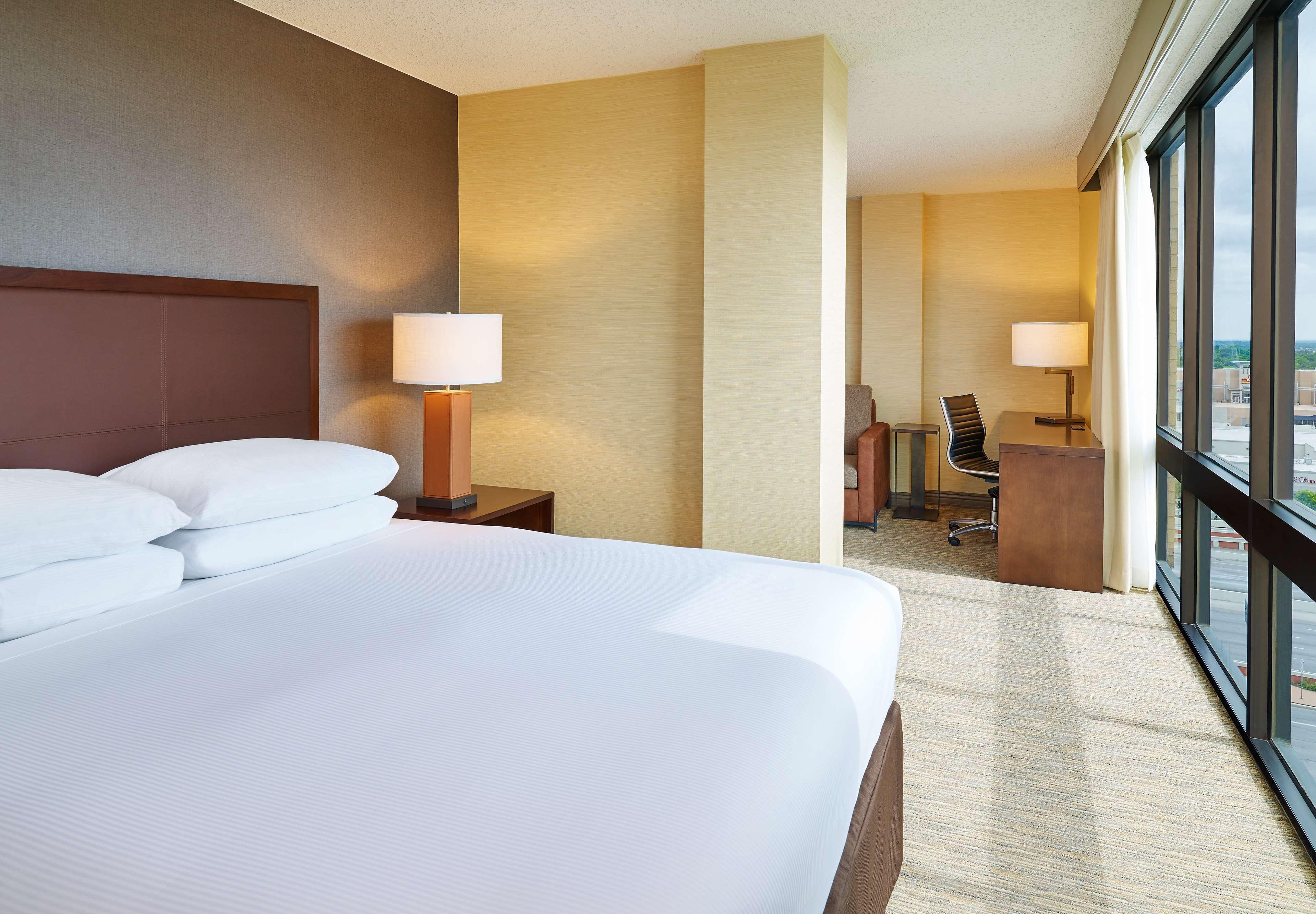 Отель Doubletree By Hilton San Antonio Airport Экстерьер фото