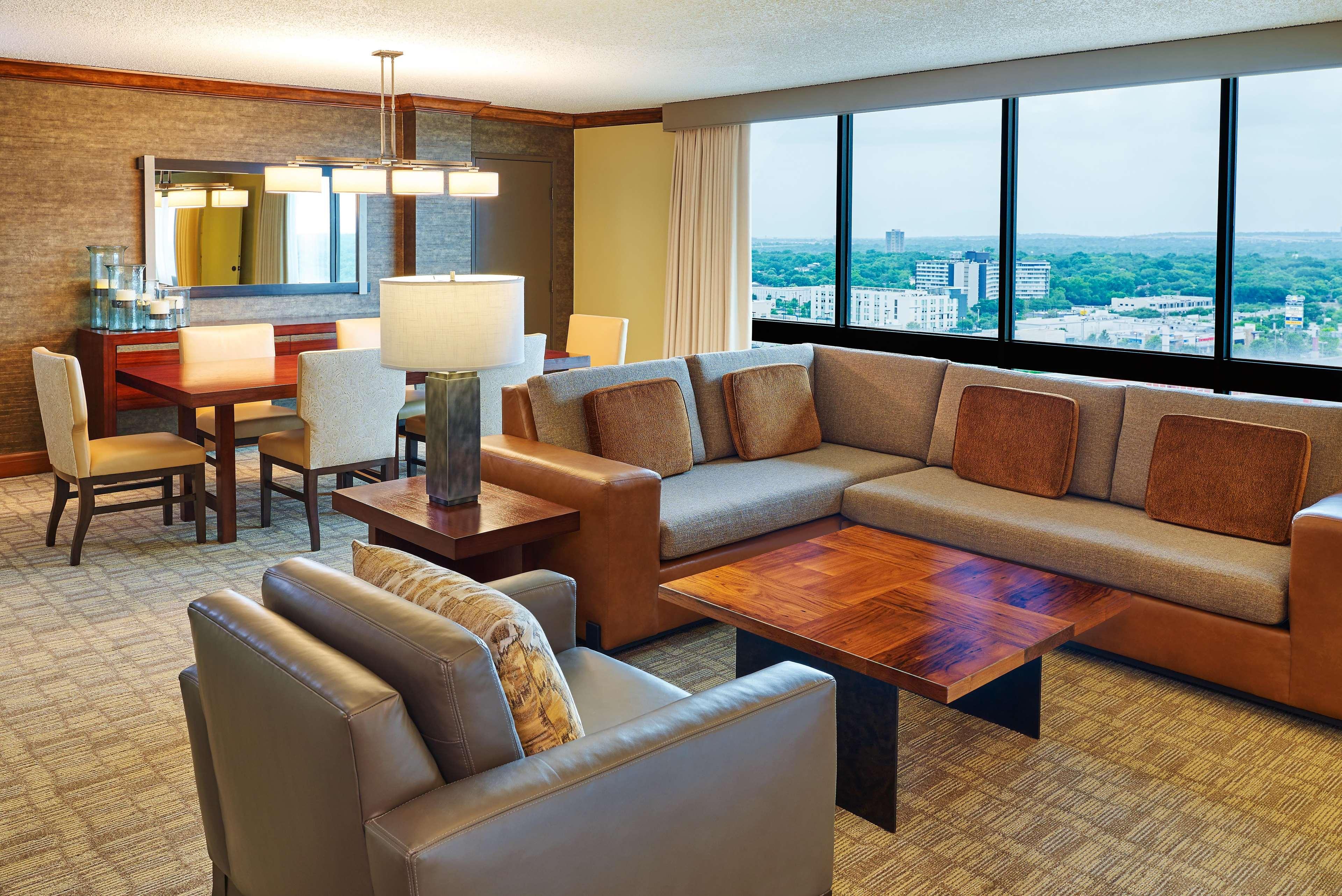 Отель Doubletree By Hilton San Antonio Airport Экстерьер фото