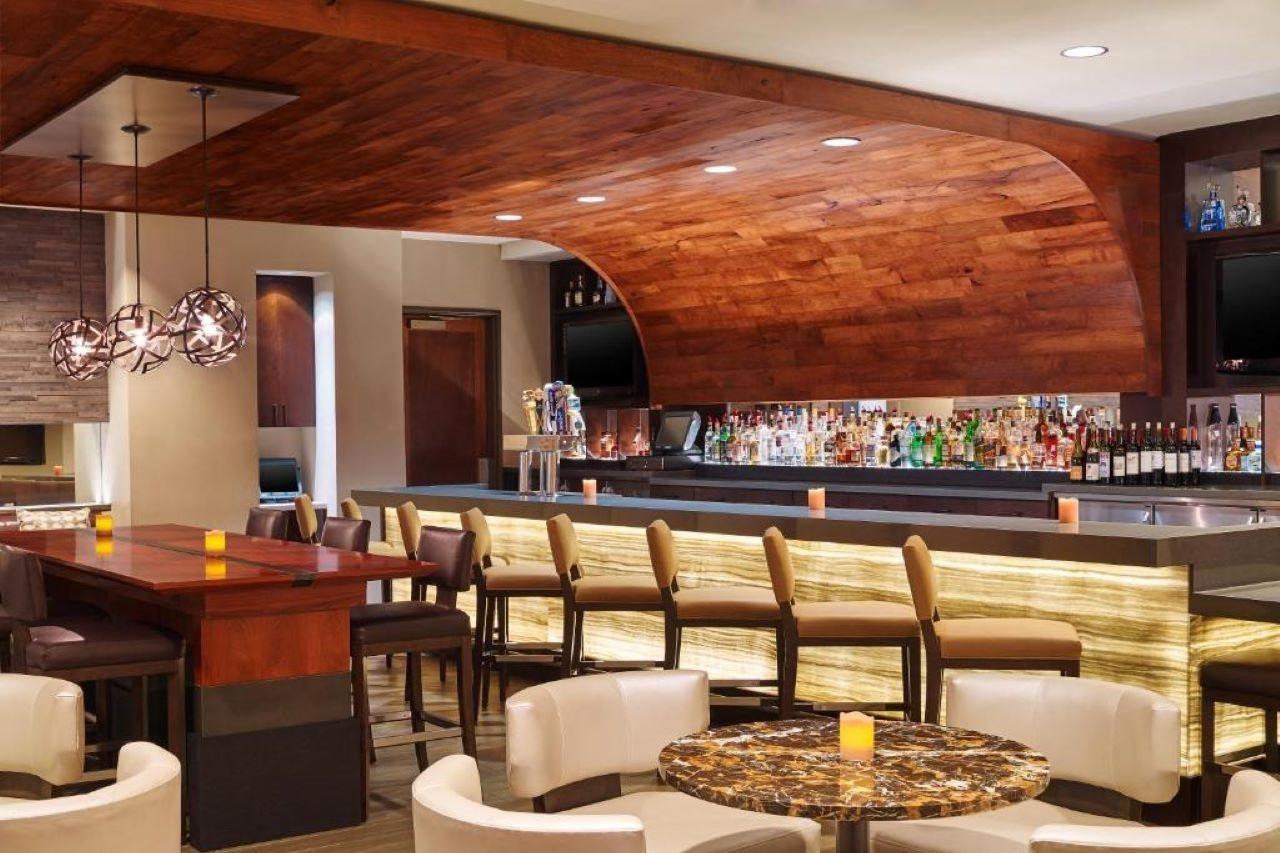 Отель Doubletree By Hilton San Antonio Airport Экстерьер фото