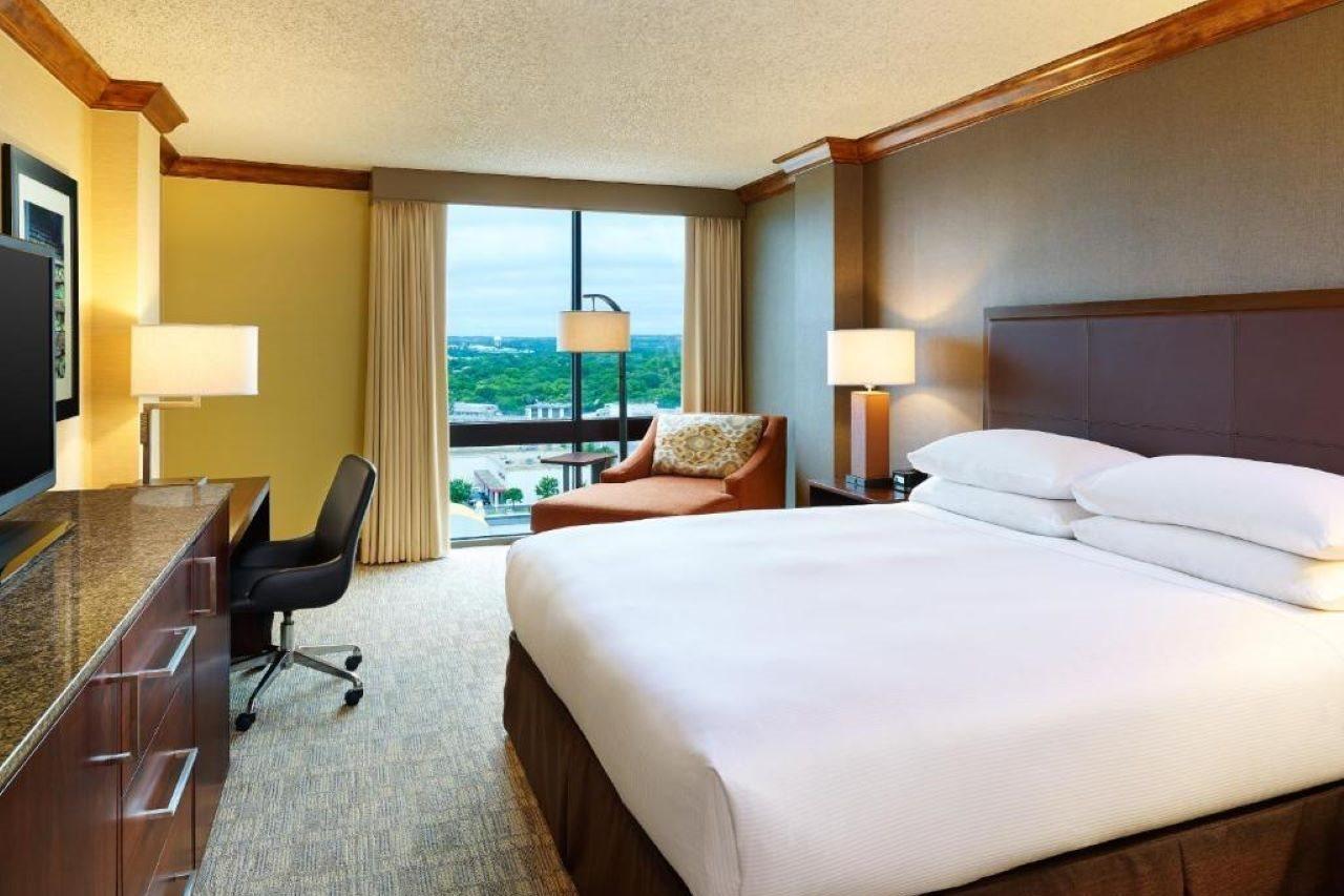 Отель Doubletree By Hilton San Antonio Airport Экстерьер фото