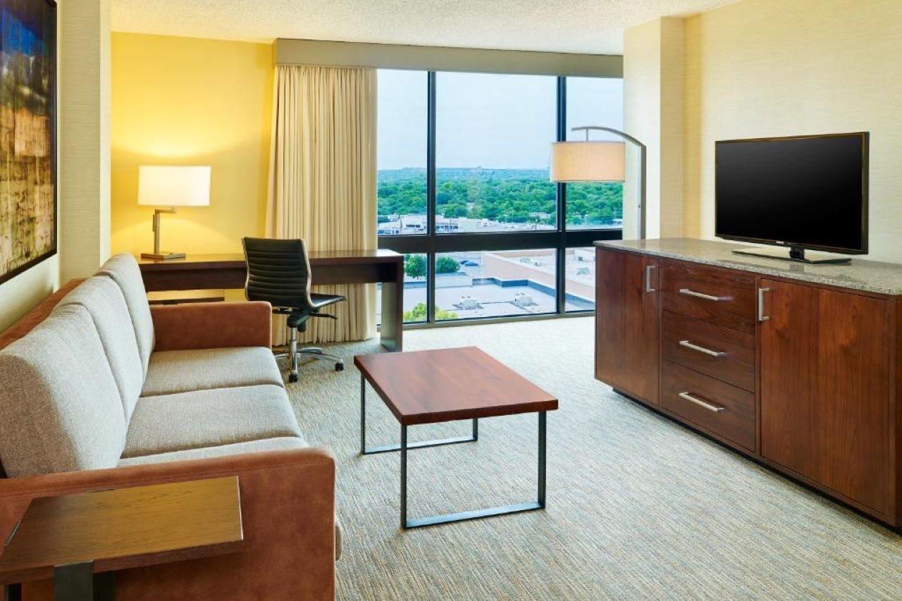 Отель Doubletree By Hilton San Antonio Airport Экстерьер фото