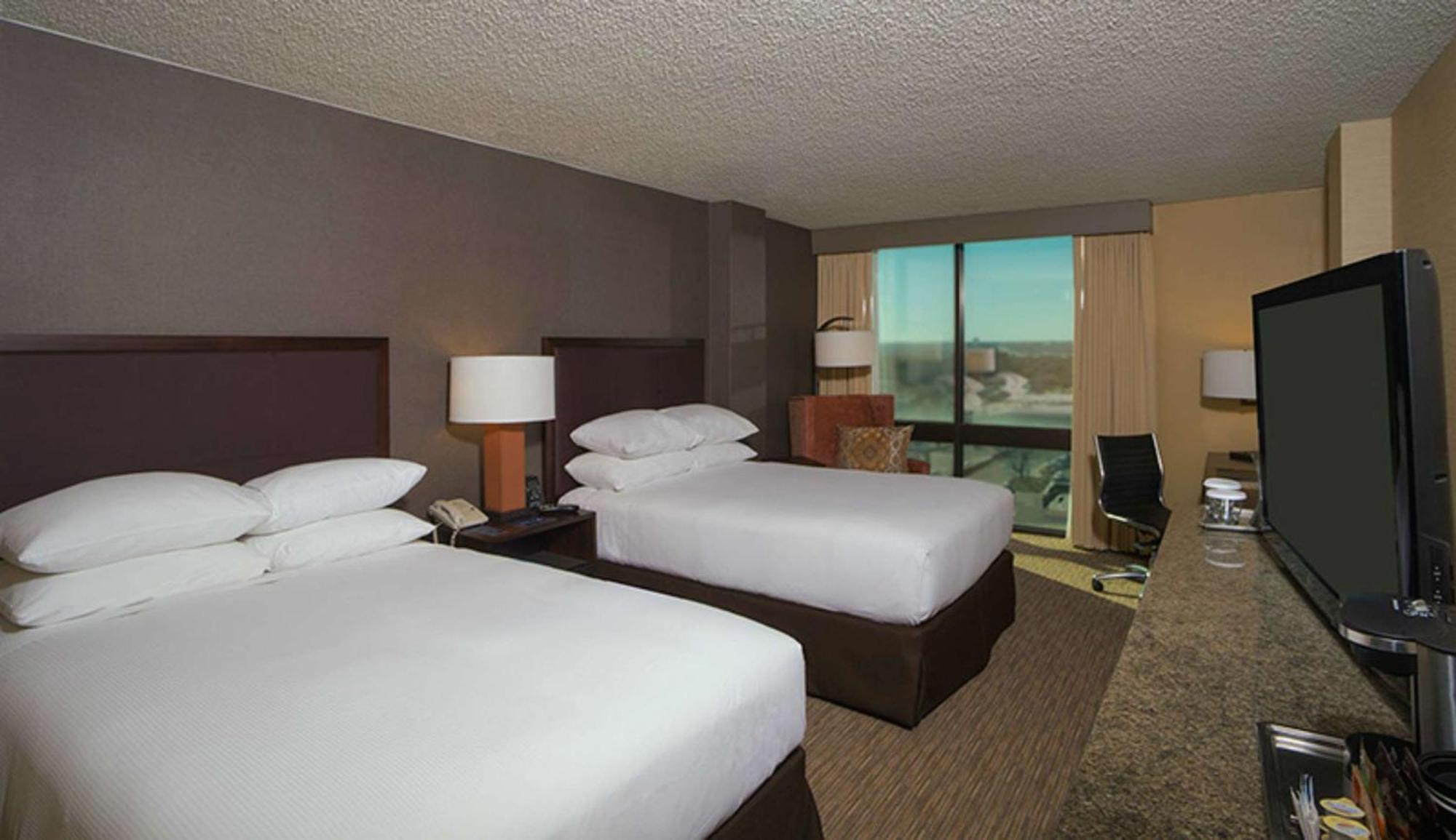 Отель Doubletree By Hilton San Antonio Airport Экстерьер фото