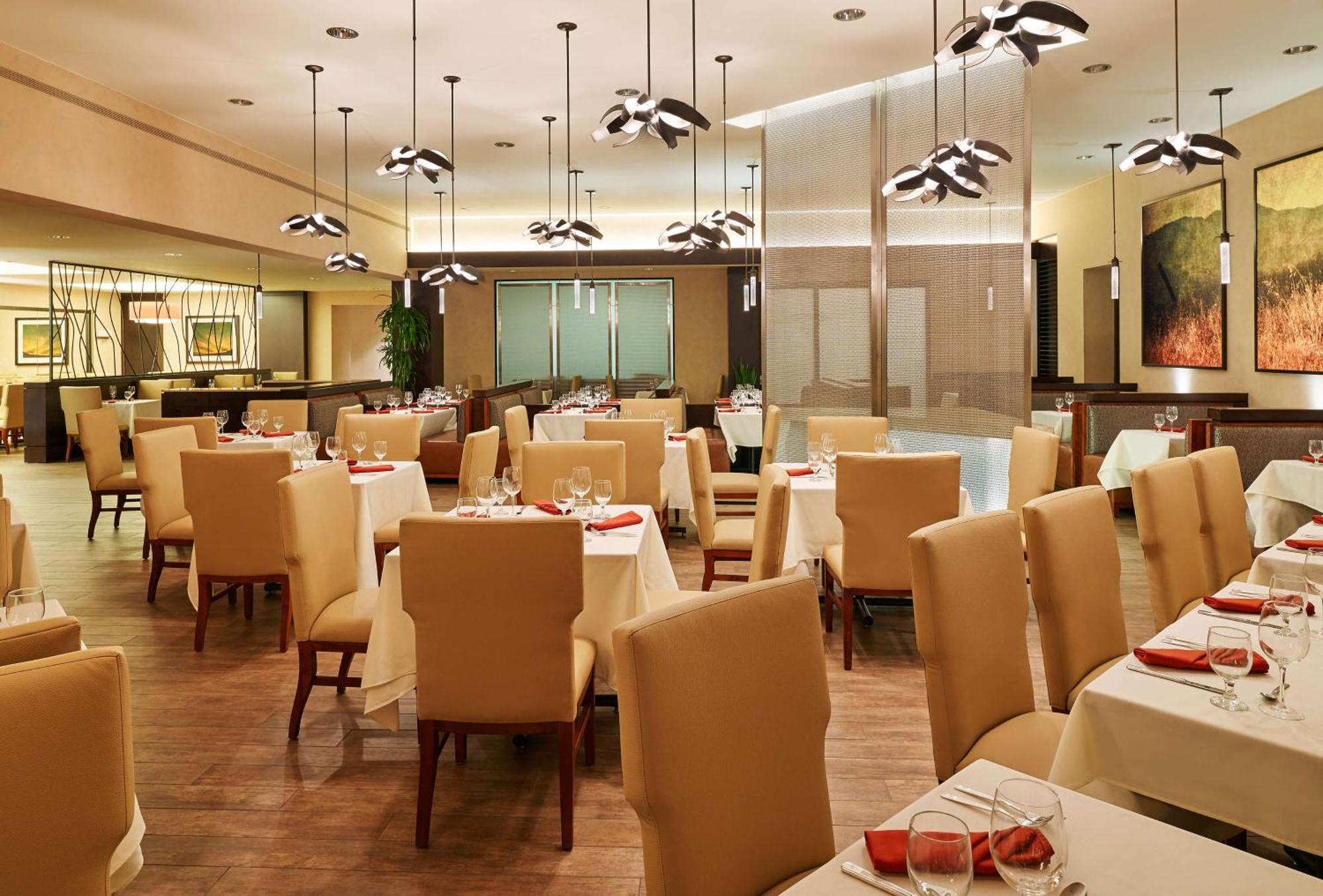 Отель Doubletree By Hilton San Antonio Airport Экстерьер фото