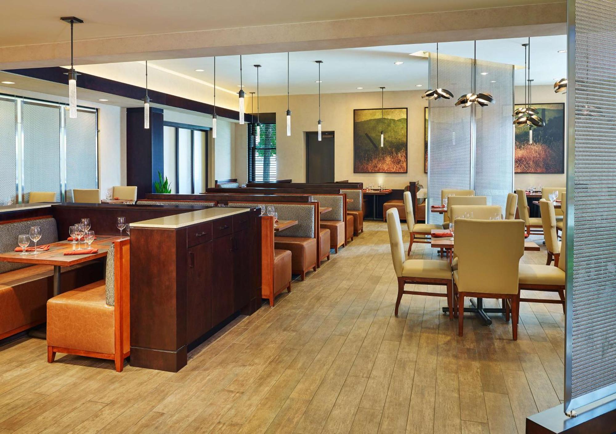 Отель Doubletree By Hilton San Antonio Airport Экстерьер фото